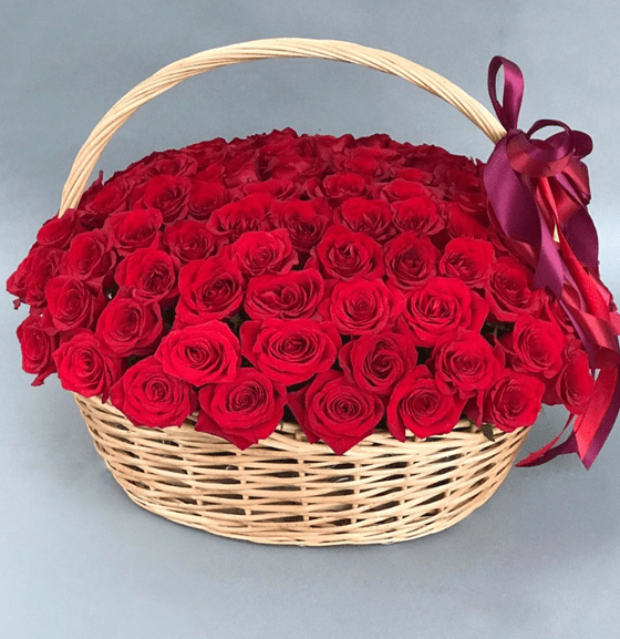 101 роза в корзине