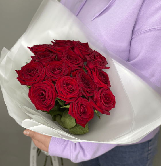 15 красных роз