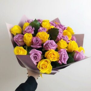 букет желтых и малиновых роз