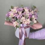 шляпная коробка с альстромерий