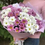 Букет белых и розовых ромашек