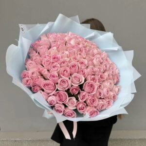 нежно-розовая роза букет