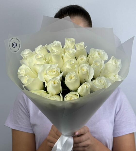букет из 25 белых роз
