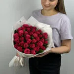 букет из малиновых роз