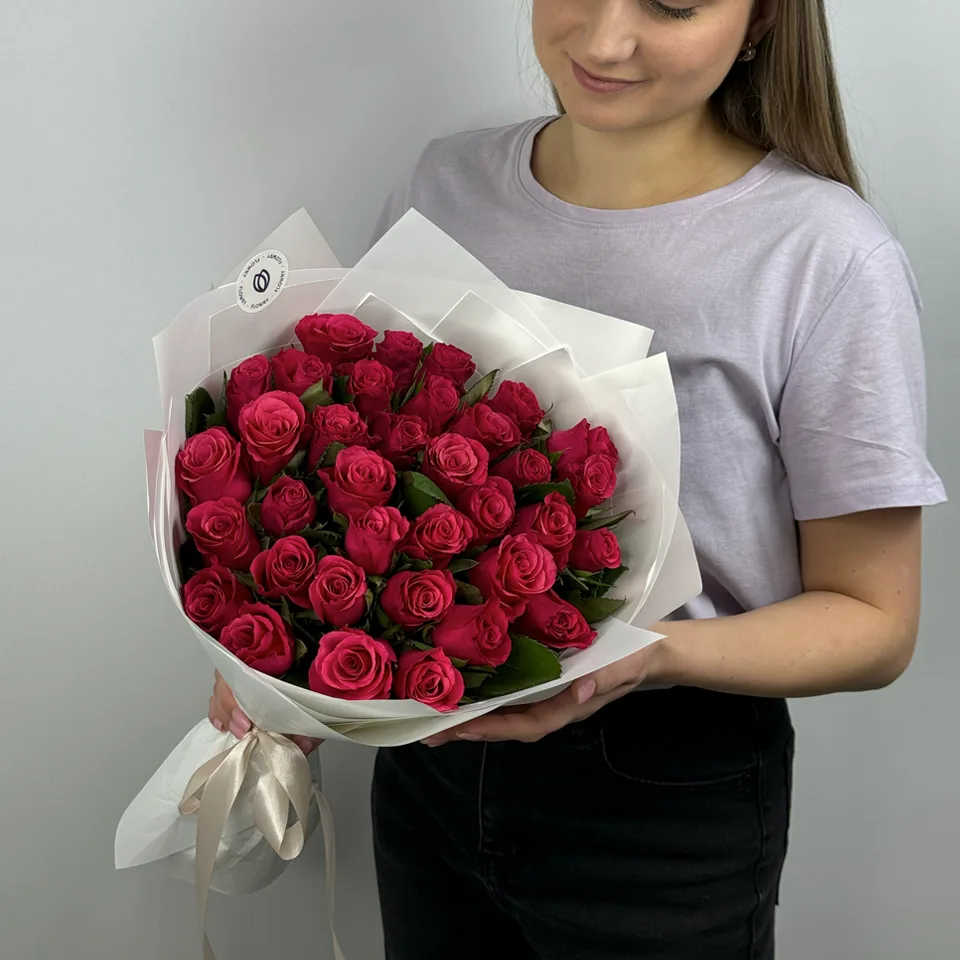 букет из малиновых роз
