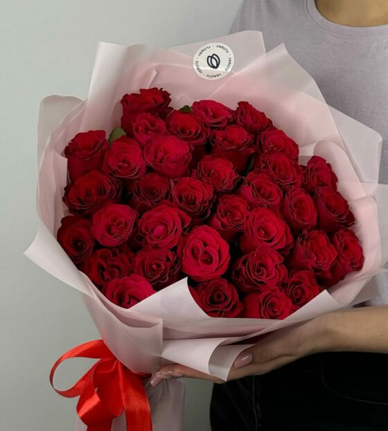 35 красных роз