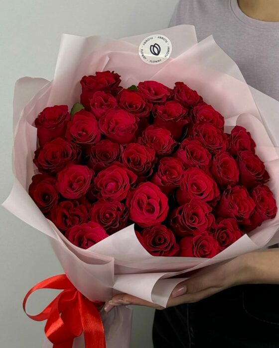 35 красных роз