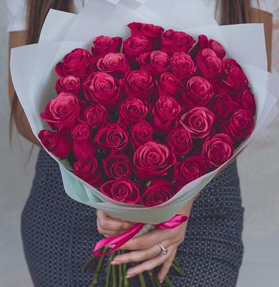 35 малиновых роз кения