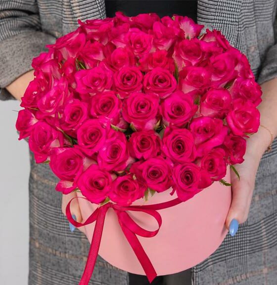 51 роза в коробке