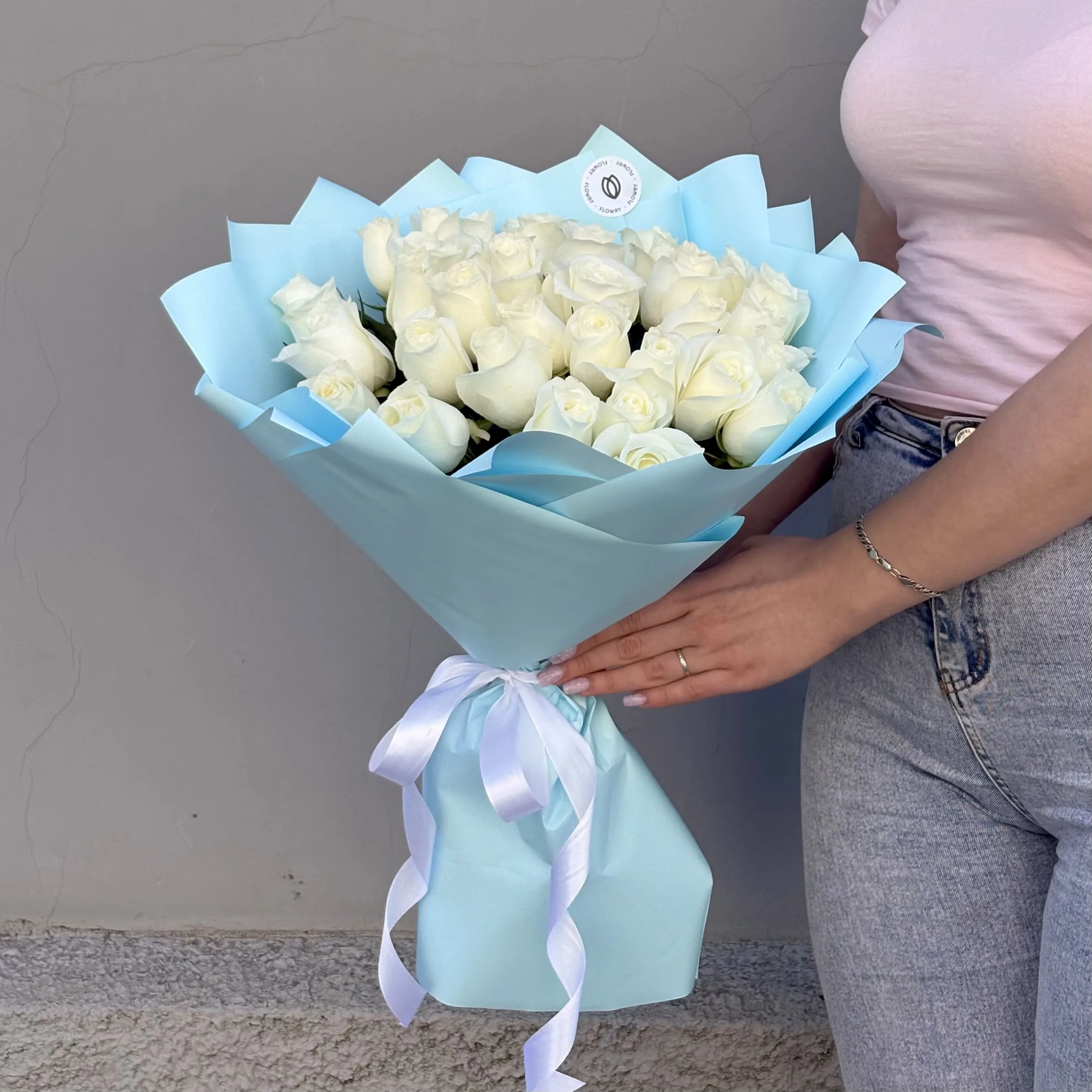 букет из 35 белых роз