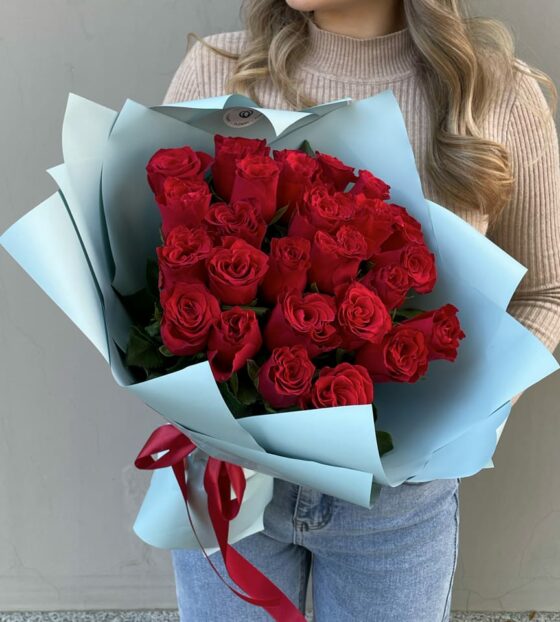 25 красных роз