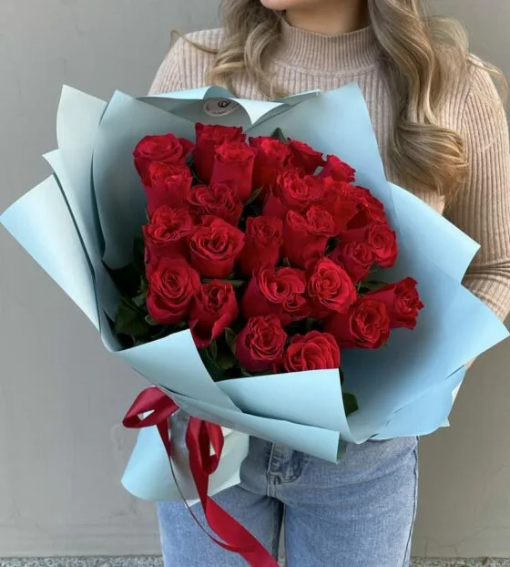 25 красных роз