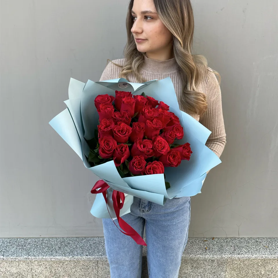 25 красных роз