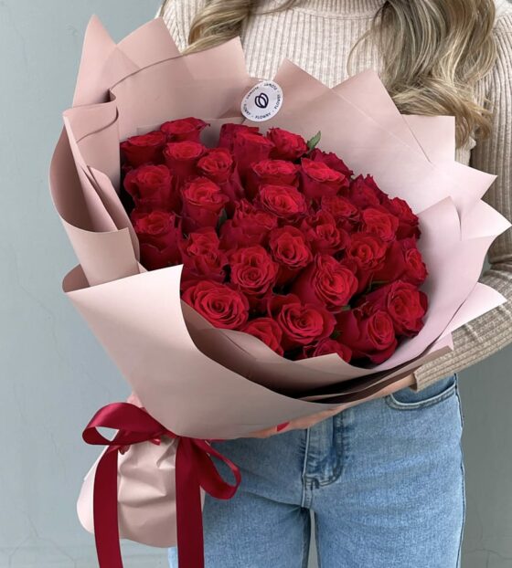 35 красных роз