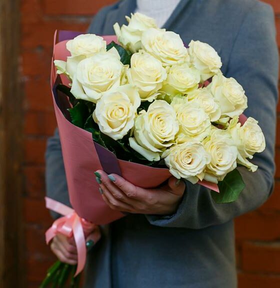 15 белых роз эквадор