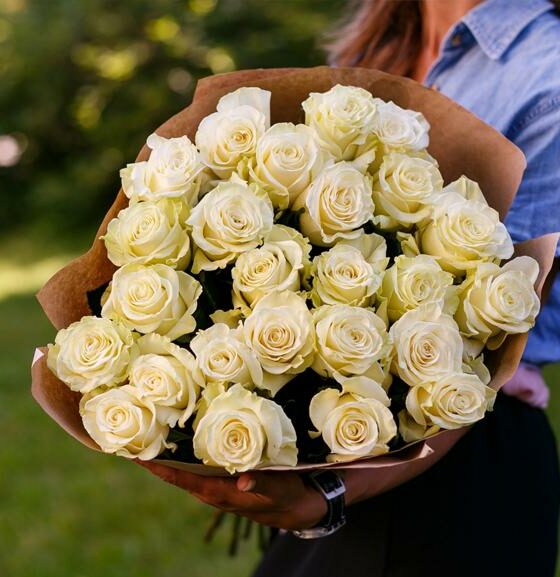 25 белых роз эквадор