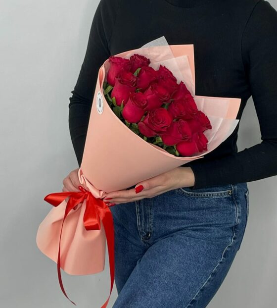 15 красных роз