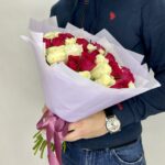 букет красных и малиновых роз 40 см