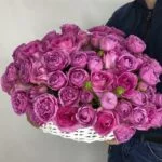 корзина пионовидных роз