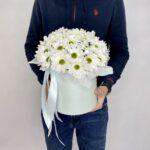 шляпная коробка с хризантемой