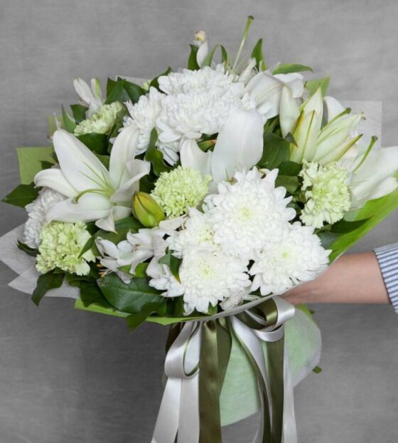 букет с лилиями