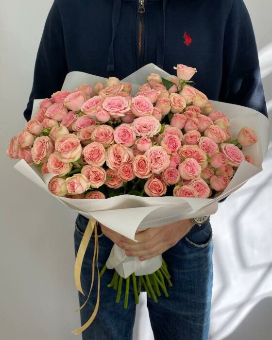 букет кустовых роз персиковый