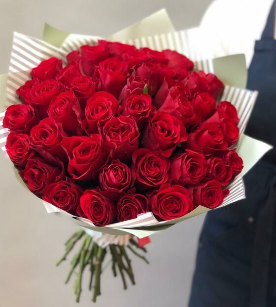 45 красных роз