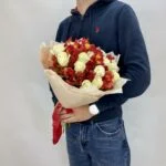 букет из альстромерий и роз