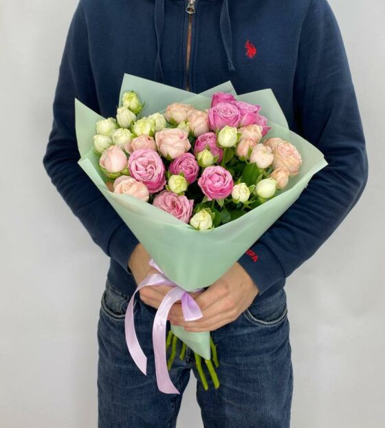 букет из кустовой розы