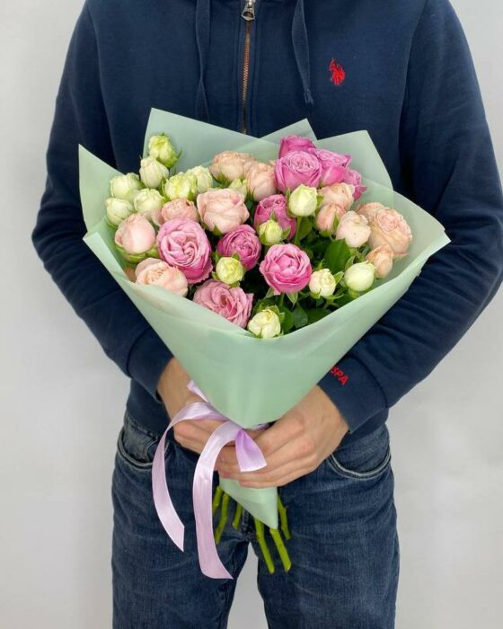 букет из кустовой розы