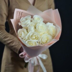 9 белых роз