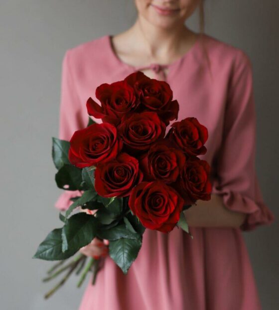 9 красных роз эквадор