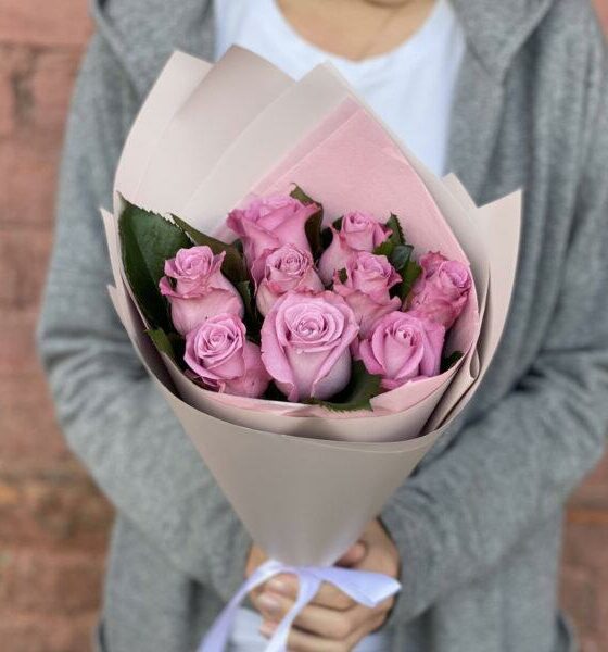 9 фиолетовых роз