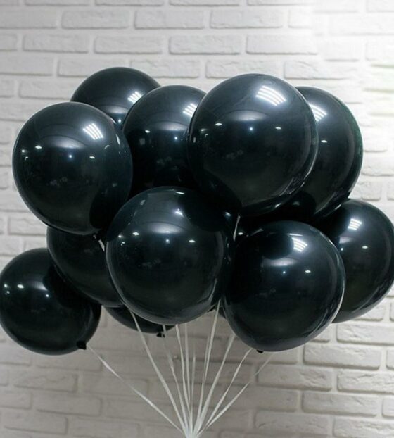 черный шар с гелием