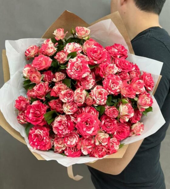 красные кустовые розы