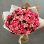 кустовые красные розы