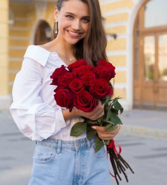 11 красных роз эквадор