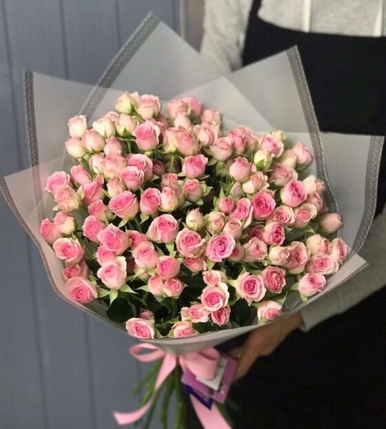 15 нежных кустовых роз