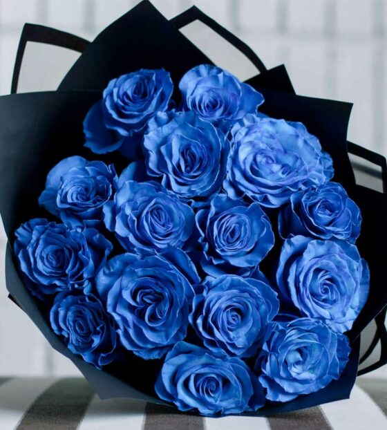 15 синих роз