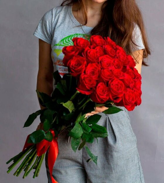 25 красных роз эквадор 60 см