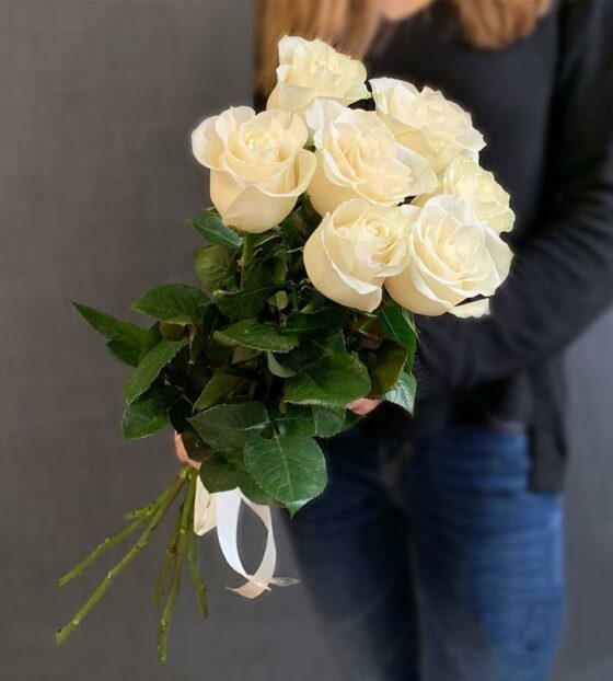 9 белых роз эквадор