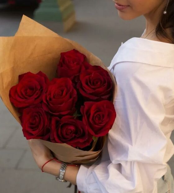 7 красных роз эквадор