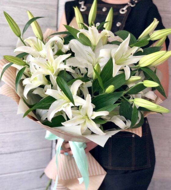 9 лилий букет