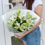Букет из белых лилий