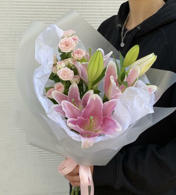 букет с лилией