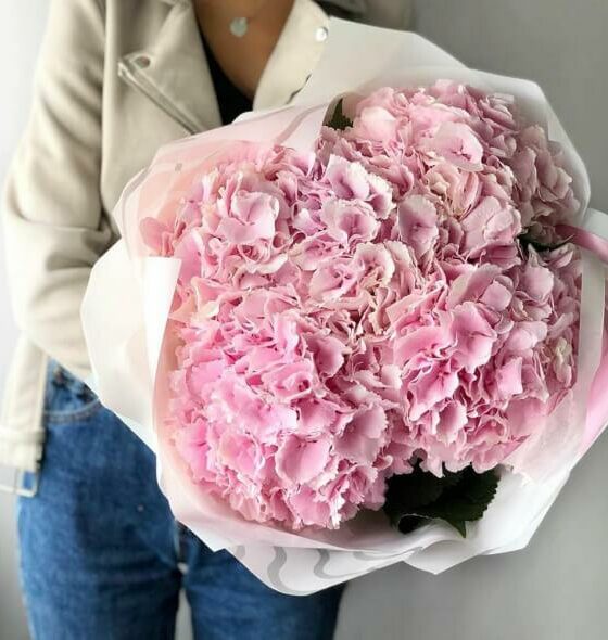 букет и розовых гортензий