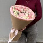 Букет из кустовых и одноголовых роз — изображение 4