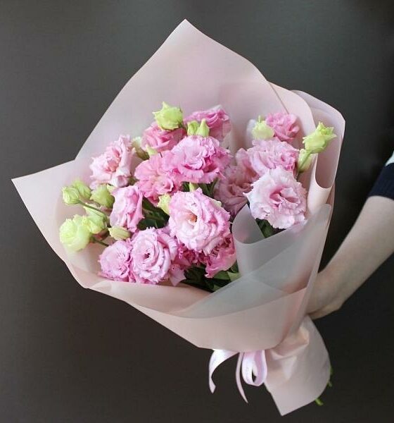 розовая эустома букет