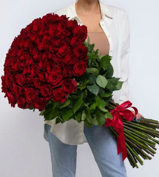 метровые красные розы