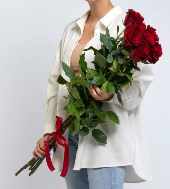 метровые красные розы